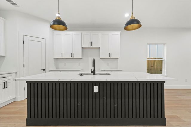 4230 Aztec, Dallas, TX 75216