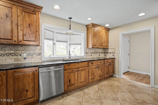 4525 Chickasaw Road, Kingsport, TN 37664