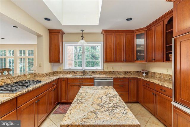 7131 WOODLAND DR, Springfield, VA 22151