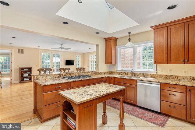 7131 WOODLAND DR, Springfield, VA 22151