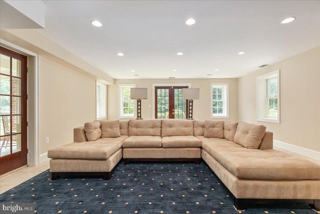 7131 WOODLAND DR, Springfield, VA 22151