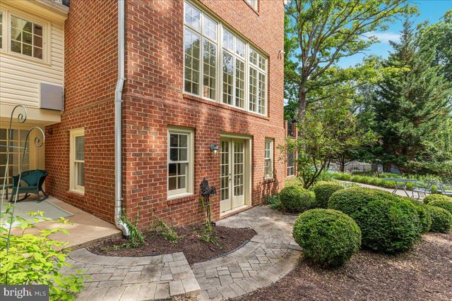 7131 WOODLAND DR, Springfield, VA 22151