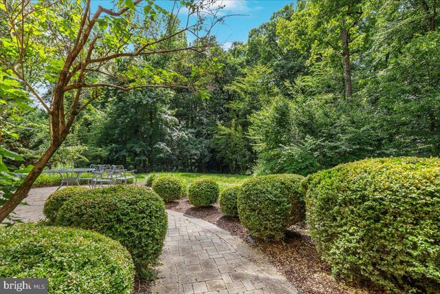 7131 WOODLAND DR, Springfield, VA 22151