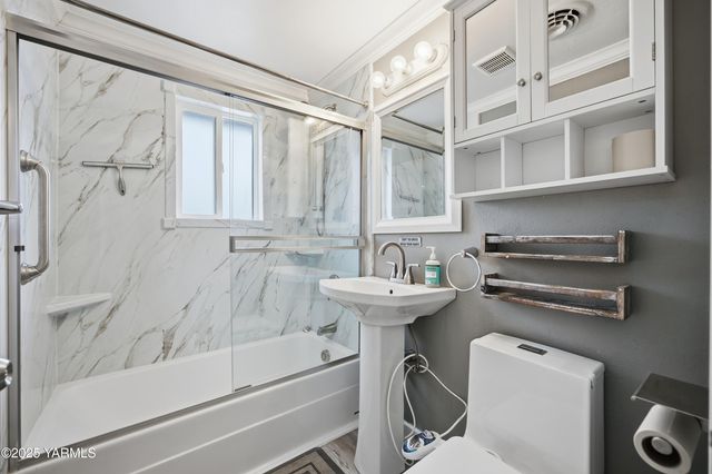 S 905 Ione St, Kennewick, WA 99336