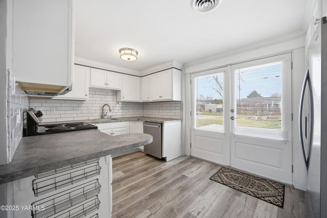 S 905 Ione St, Kennewick, WA 99336