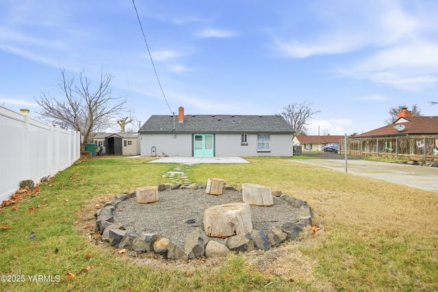 S 905 Ione St, Kennewick, WA 99336