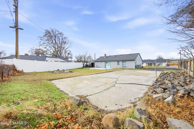 S 905 Ione St, Kennewick, WA 99336