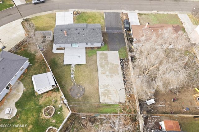 S 905 Ione St, Kennewick, WA 99336