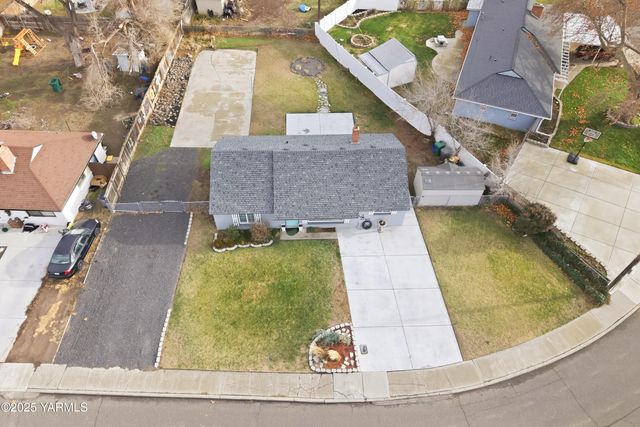 S 905 Ione St, Kennewick, WA 99336