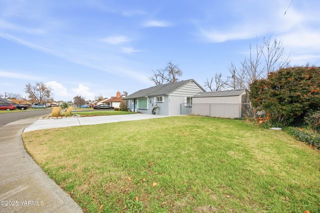 S 905 Ione St, Kennewick, WA 99336
