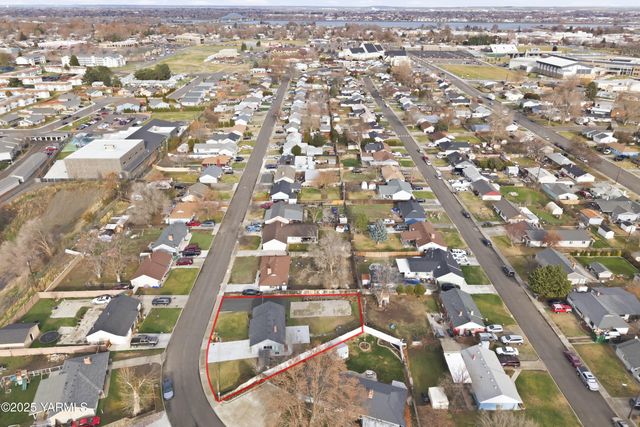 S 905 Ione St, Kennewick, WA 99336