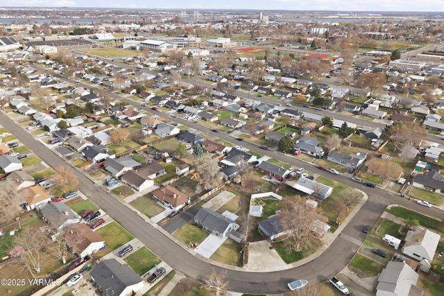 S 905 Ione St, Kennewick, WA 99336