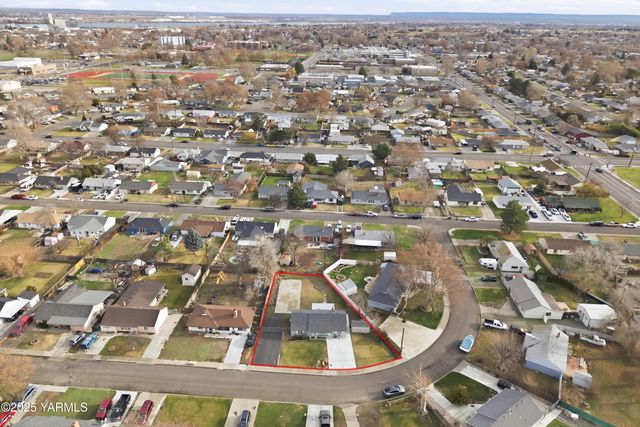 S 905 Ione St, Kennewick, WA 99336