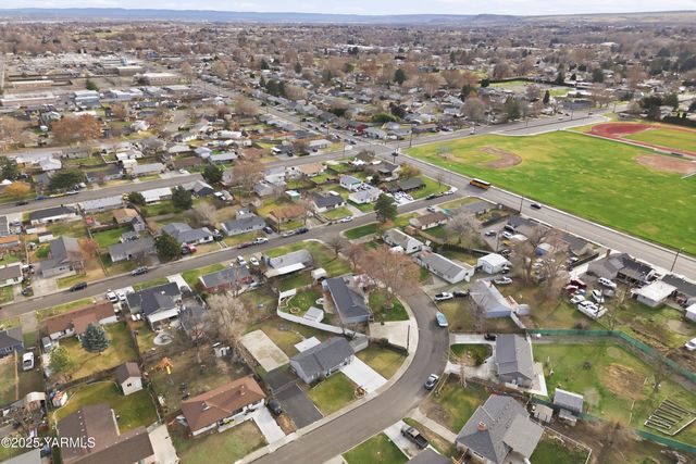 S 905 Ione St, Kennewick, WA 99336