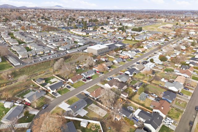 S 905 Ione St, Kennewick, WA 99336