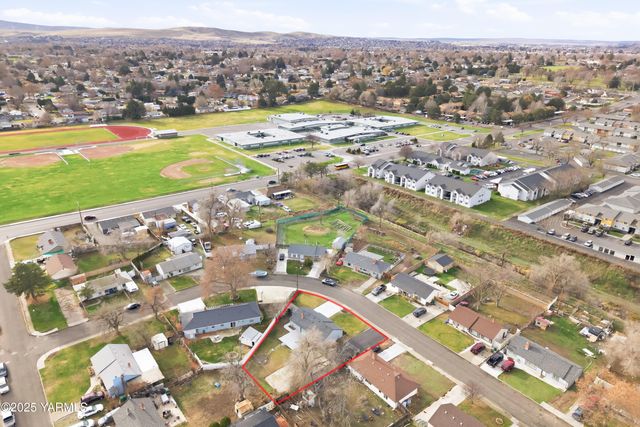 S 905 Ione St, Kennewick, WA 99336