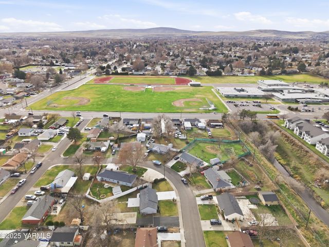 S 905 Ione St, Kennewick, WA 99336