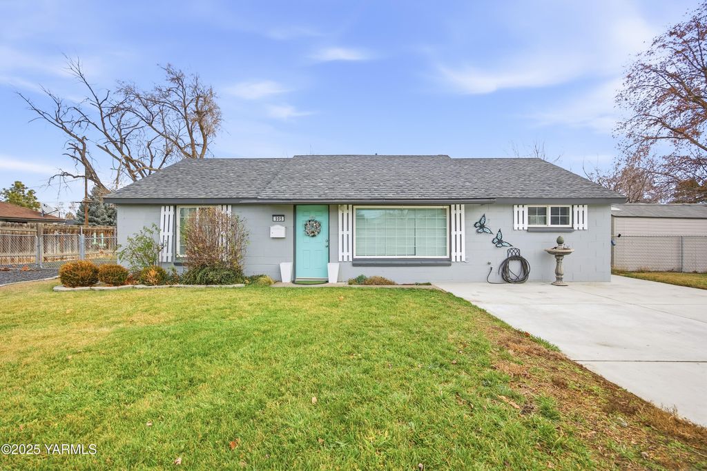 S 905 Ione St, Kennewick, WA 99336