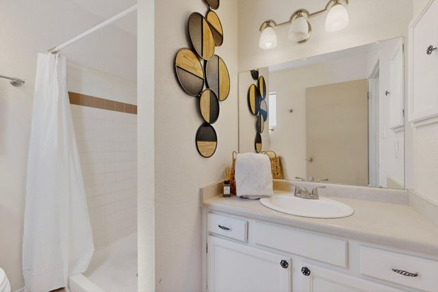 4515 Zirconia Drive NE, Rio Rancho, NM 87124