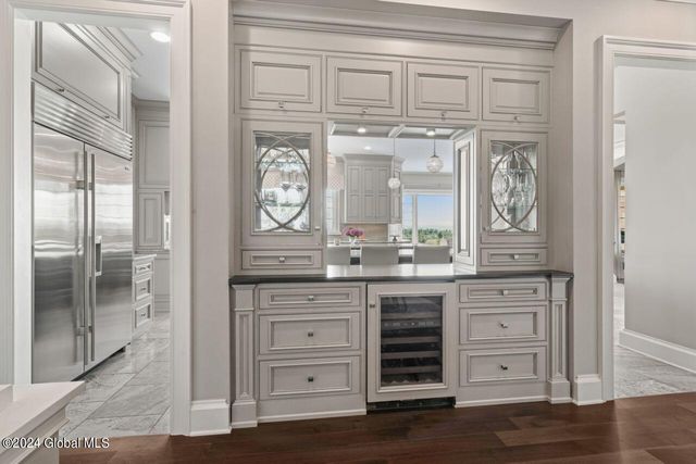 7 Stoneridge Drive, Colonie, NY 12211