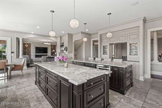 7 Stoneridge Drive, Colonie, NY 12211