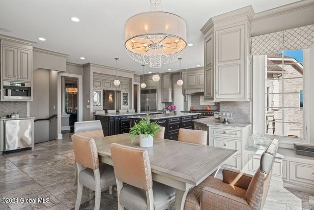 7 Stoneridge Drive, Colonie, NY 12211