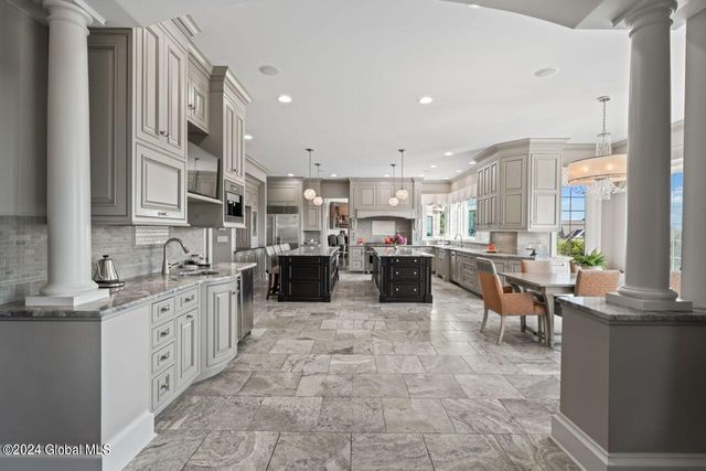 7 Stoneridge Drive, Colonie, NY 12211