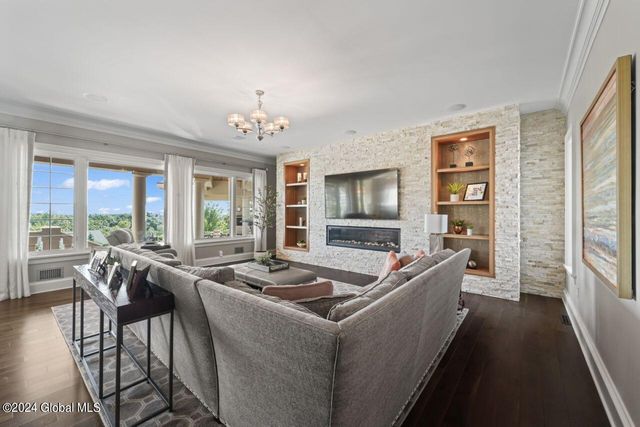 7 Stoneridge Drive, Colonie, NY 12211