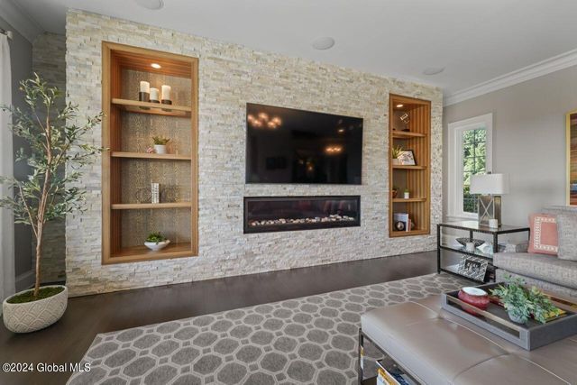 7 Stoneridge Drive, Colonie, NY 12211