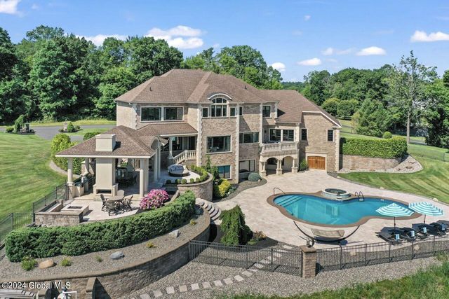 7 Stoneridge Drive, Colonie, NY 12211