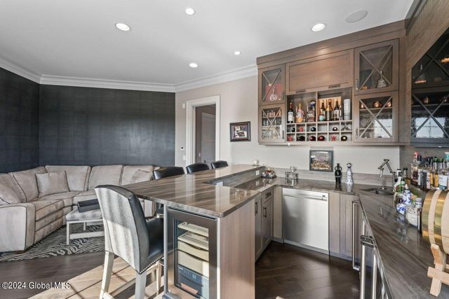 7 Stoneridge Drive, Colonie, NY 12211