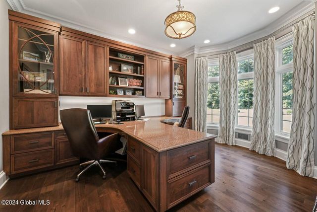 7 Stoneridge Drive, Colonie, NY 12211