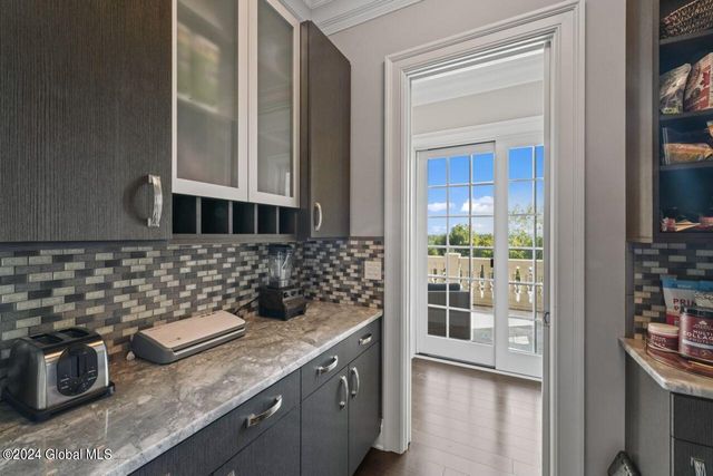 7 Stoneridge Drive, Colonie, NY 12211