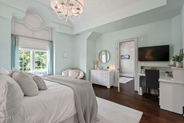 7 Stoneridge Drive, Colonie, NY 12211