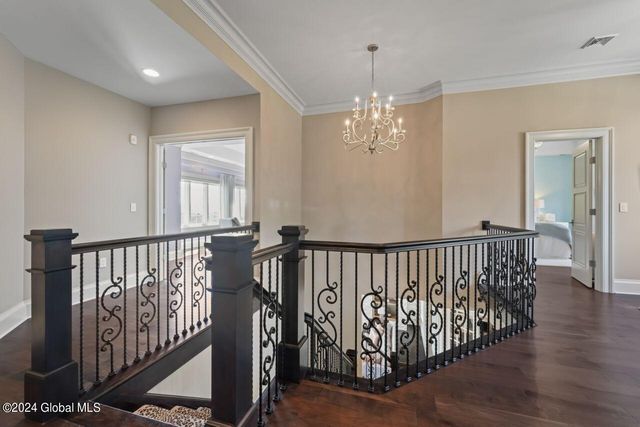 7 Stoneridge Drive, Colonie, NY 12211