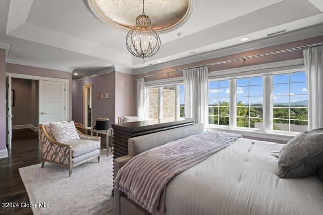 7 Stoneridge Drive, Colonie, NY 12211