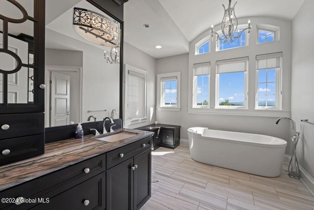 7 Stoneridge Drive, Colonie, NY 12211