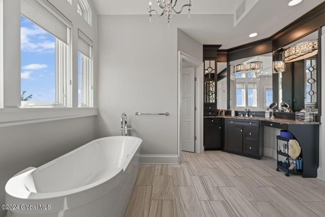 7 Stoneridge Drive, Colonie, NY 12211