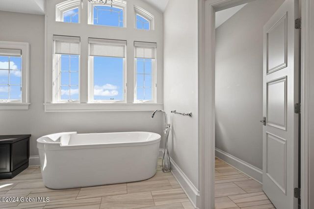 7 Stoneridge Drive, Colonie, NY 12211