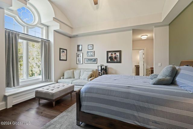 7 Stoneridge Drive, Colonie, NY 12211