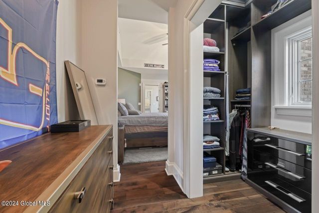 7 Stoneridge Drive, Colonie, NY 12211