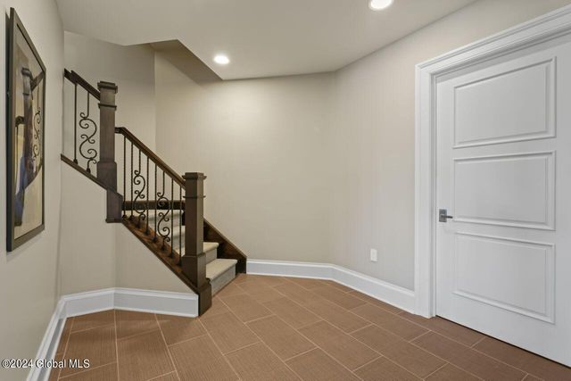 7 Stoneridge Drive, Colonie, NY 12211