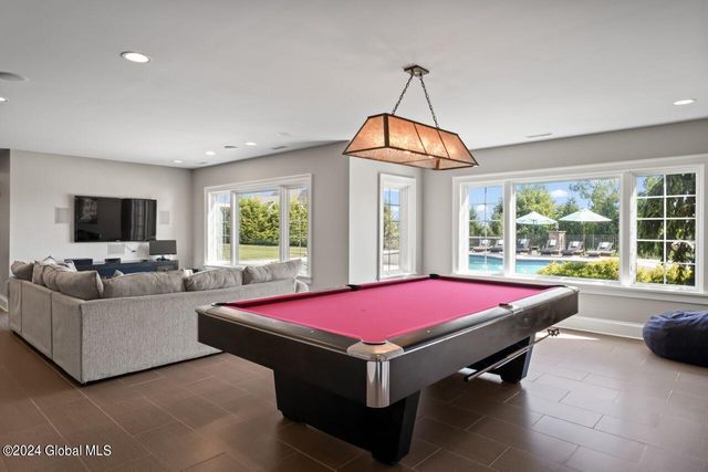 7 Stoneridge Drive, Colonie, NY 12211