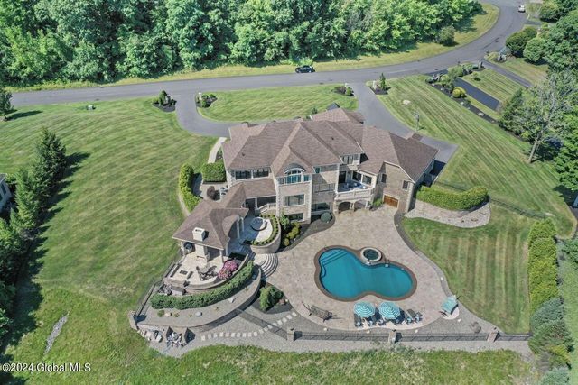 7 Stoneridge Drive, Colonie, NY 12211