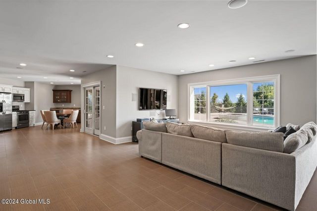 7 Stoneridge Drive, Colonie, NY 12211