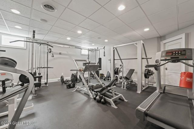 7 Stoneridge Drive, Colonie, NY 12211