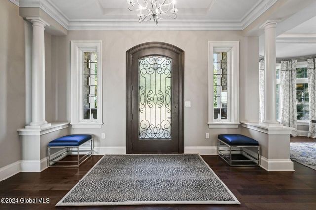 7 Stoneridge Drive, Colonie, NY 12211