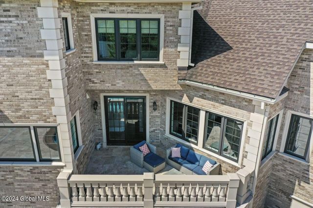 7 Stoneridge Drive, Colonie, NY 12211