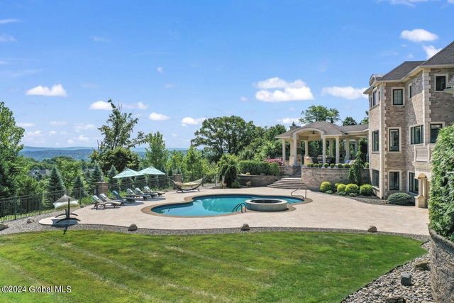 7 Stoneridge Drive, Colonie, NY 12211