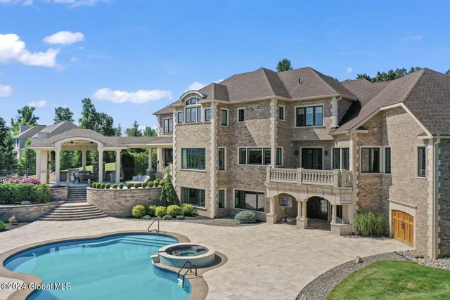 7 Stoneridge Drive, Colonie, NY 12211